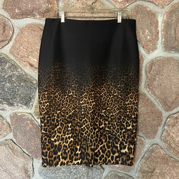 🐆 Black and leopard print pencil skirt. - Picture 2 of 9